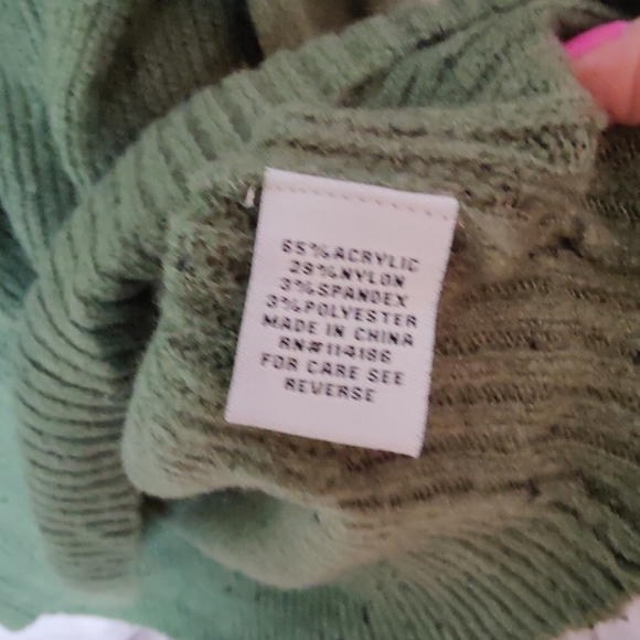 Love Scarlet V-Neck Sweater In Tea Leaf NWT Size Large - Picture 6 of 9